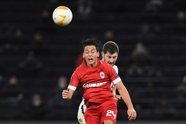 西甲-莱万多夫斯基梅开二度 巴萨2-1阿拉维斯